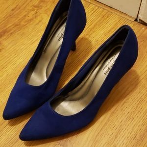 Blue velvet heels